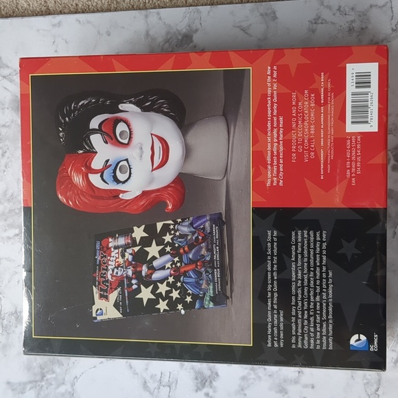 Harley Quinn Book & Mask - Picture 2 of 6